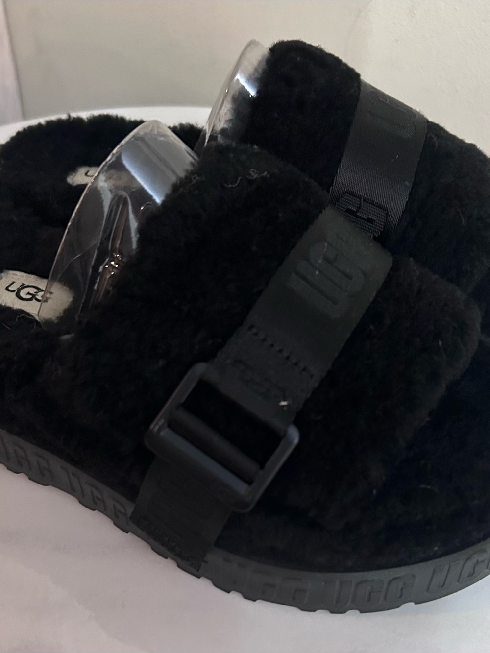 UGG Women's Fluffita slippers size 5